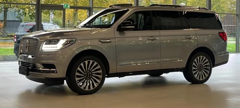 Lincoln Navigator 4x4 SelectShift Image 1