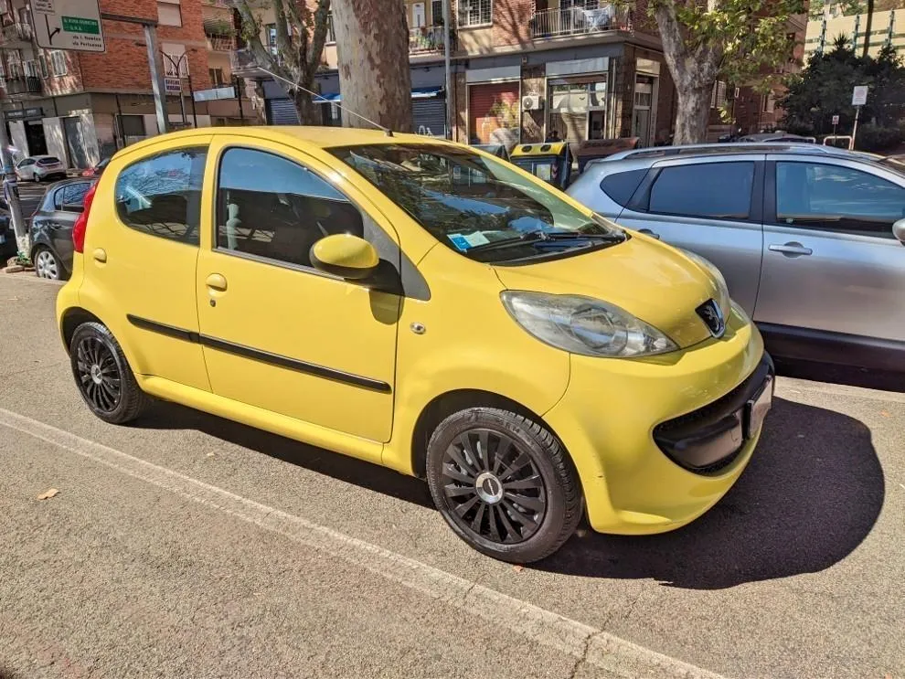 PEUGEOT 107 Image 3